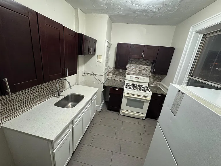 424 Park Ave #24R — Photo 3