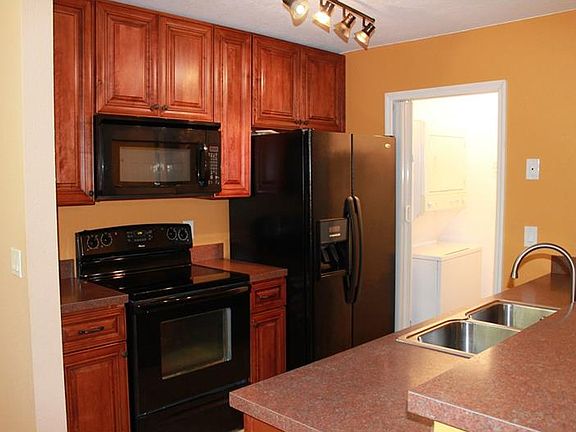 5th image of 6016 Westgate Dr APT 304