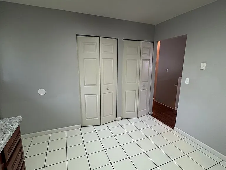 Northbrook Apartments — Photo 18