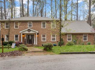 102 Parkview Cir, Cary, NC 27511