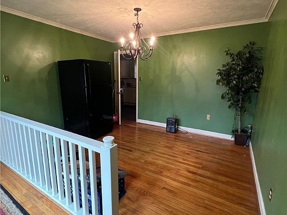 4th image of 3935 Regents St