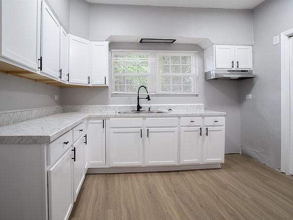 5th image of 1452 Castalia St
