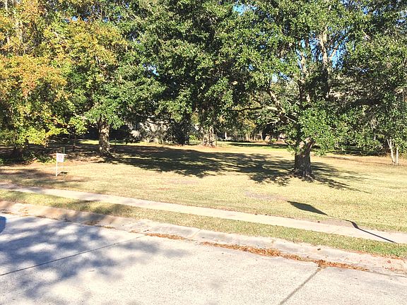 3rd image of 5001 Live Oak Dr