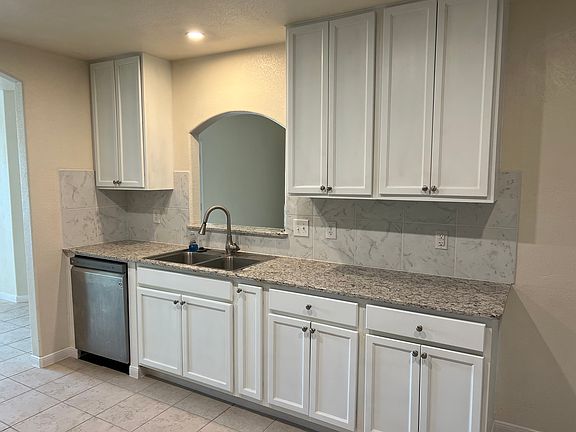 3rd image of 3405 Plateau St