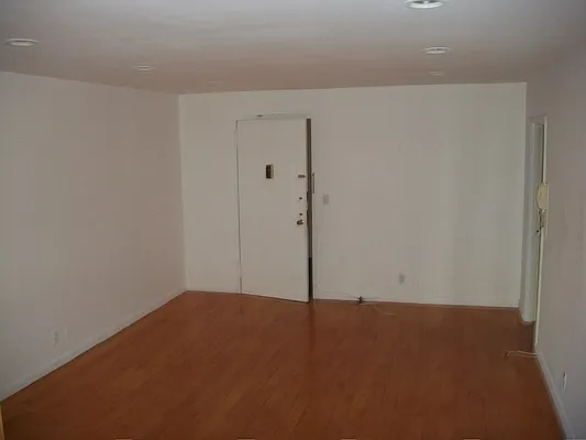 Sold by Manhattan Network Inc. | media 8