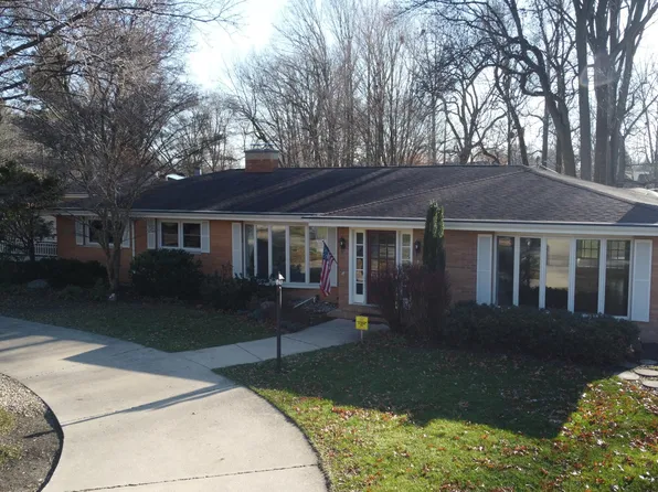 1548 Timberlane Dr, Saint Joseph, MI 49085