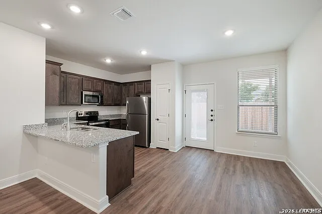 2507 Lynwood Bnd #101 — Photo 6