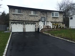 1516 E Forks Rd, Bay Shore, NY 11706