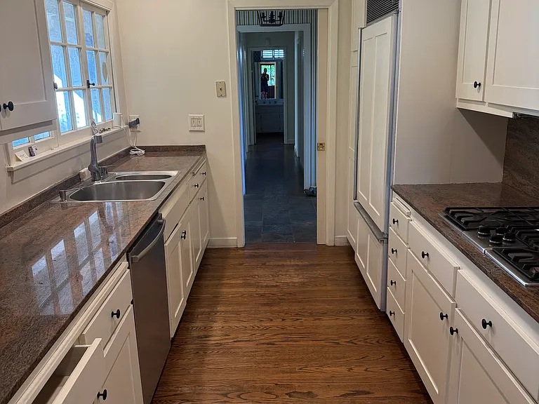 1204 Laurel Hill Dr — Photo 2