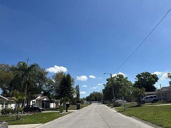 5th image of 3033 Karen Ave