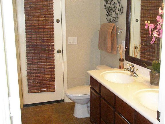 MASTER BATH-DBL SINKS