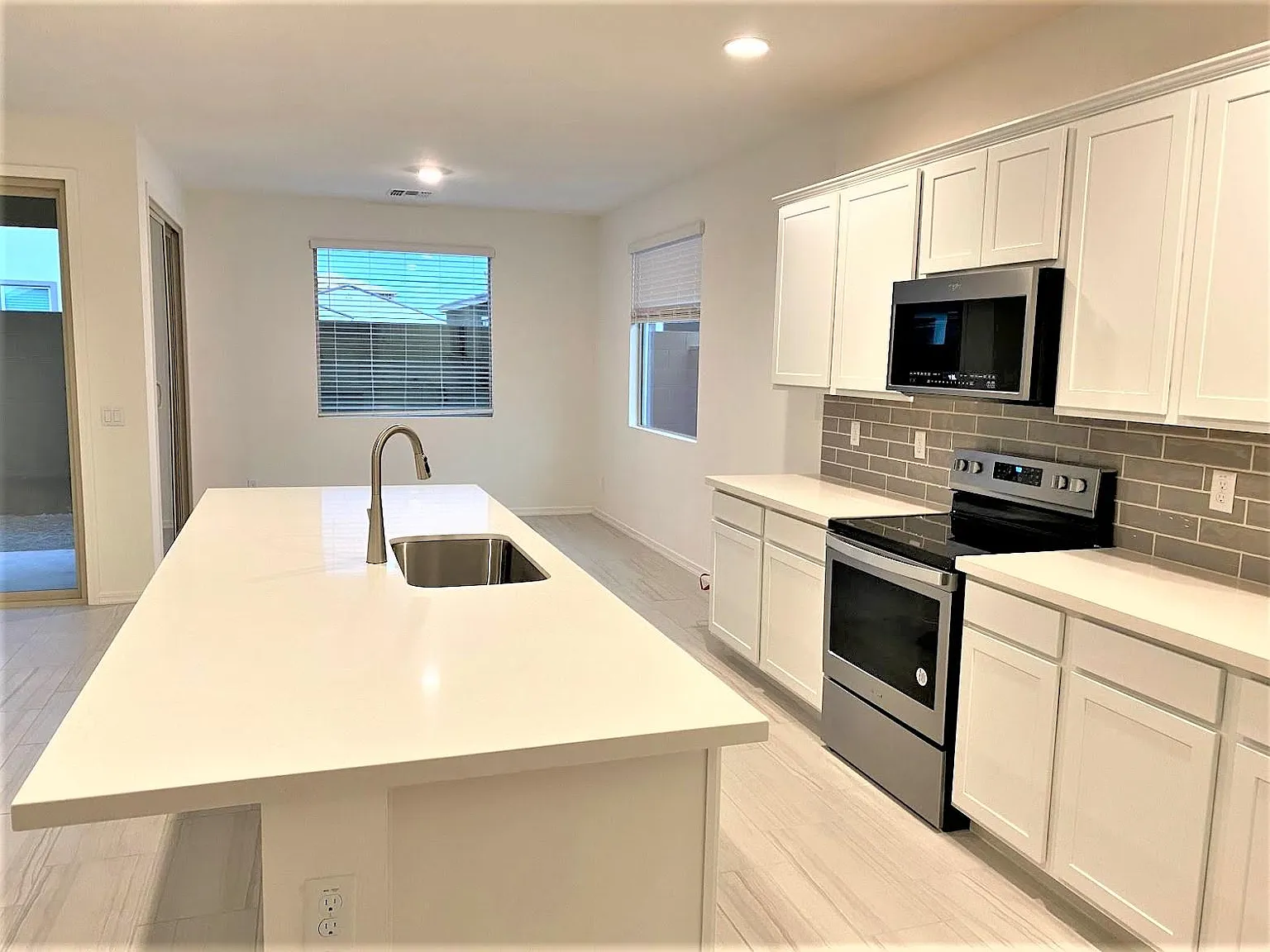 4747 S Carver — Photo 3