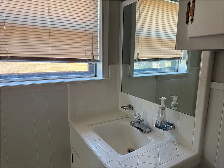 1403 Village Dr — Photo 16