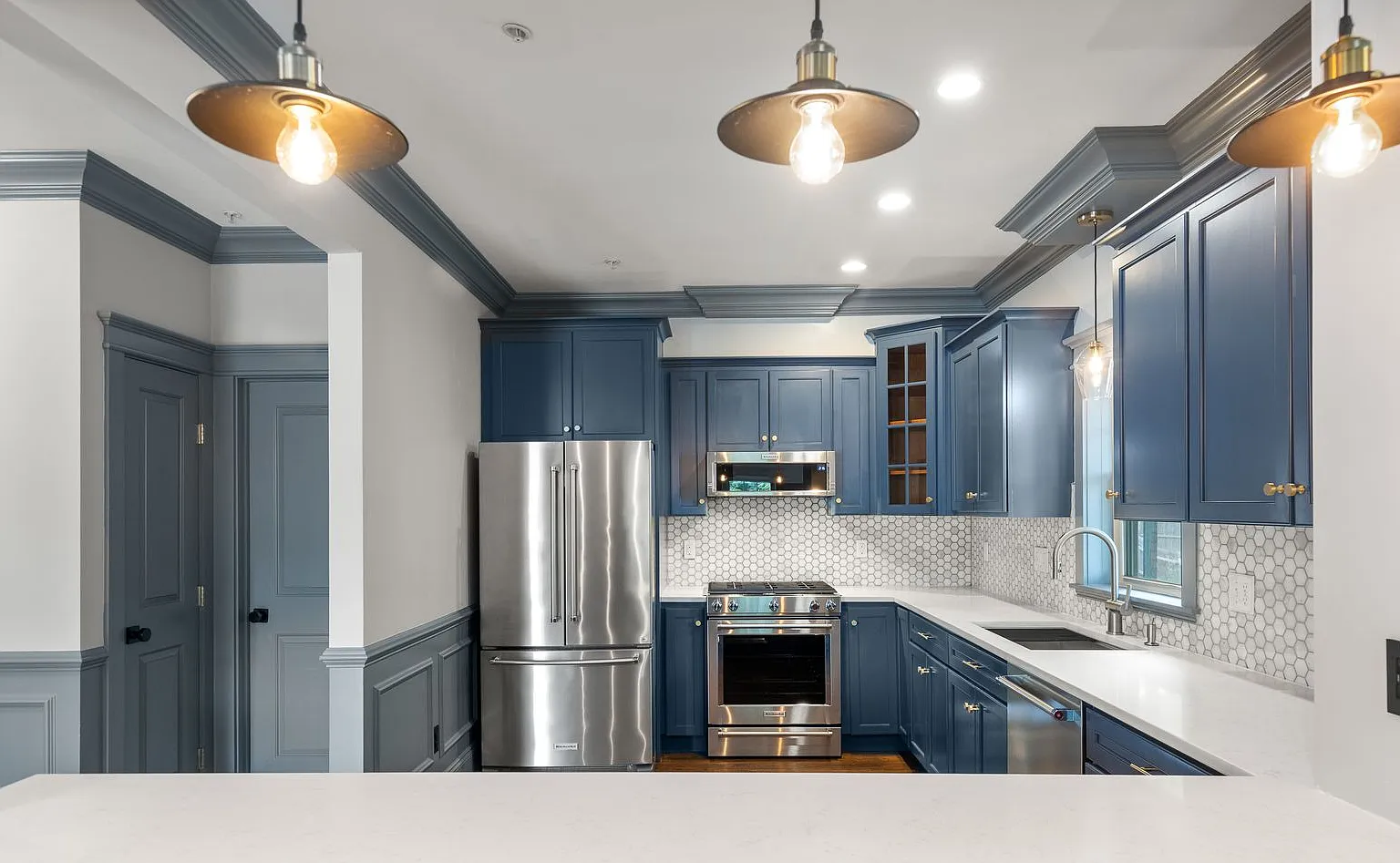 Luxury Quincy Center Townhome Rental Offering Refined Living, Premier Convenience, and Exceptiona... — Photo 2