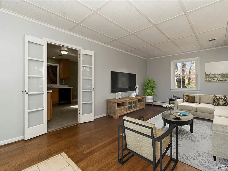 Vaughan Dr — Photo 1