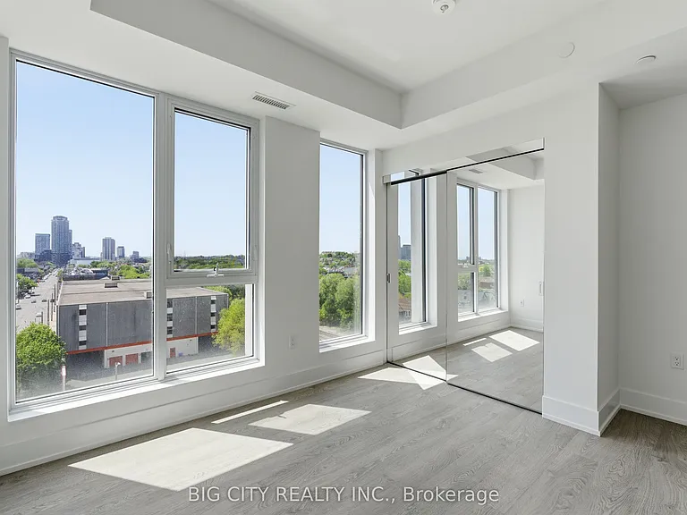 858 Dupont St #705 — Photo 7