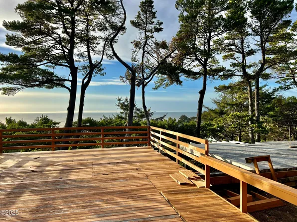 1442 NW Fircrest Ct, Waldport, OR 97394