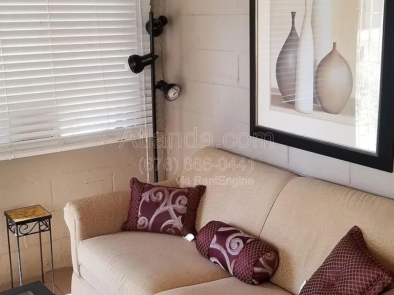1178 Garibaldi St SW — Photo 6
