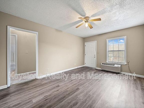 5th image of 704 Peachers Dr APT C