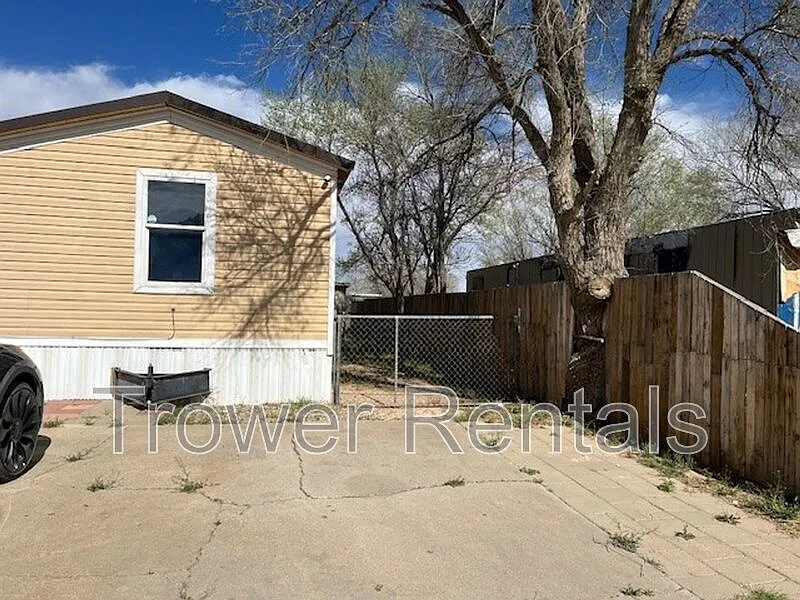 3 bed, 1.0 bath, 840 sqft, $1,400 — Photo 2