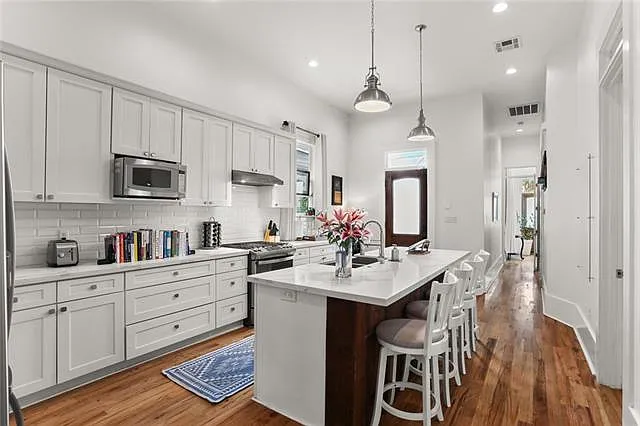3 bed, 2.5 bath, 2112 sqft, $3,000 — Photo 4