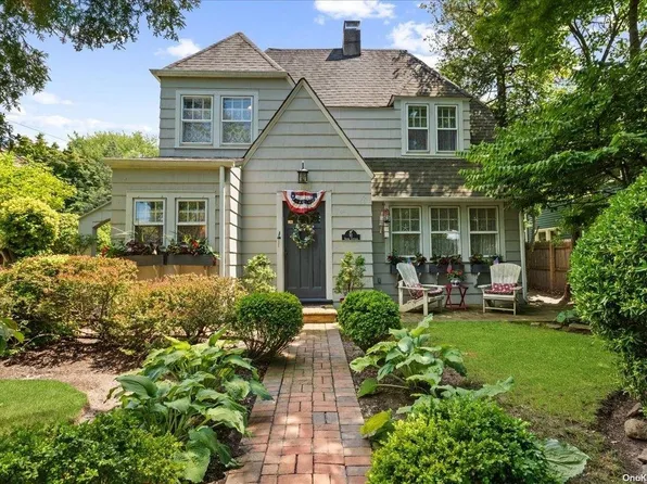 91 Shore Road, Glenwood Landing, NY 11542