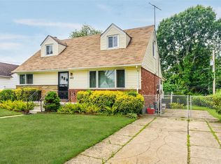 562 Kirkby Rd, Elmont, NY 11003