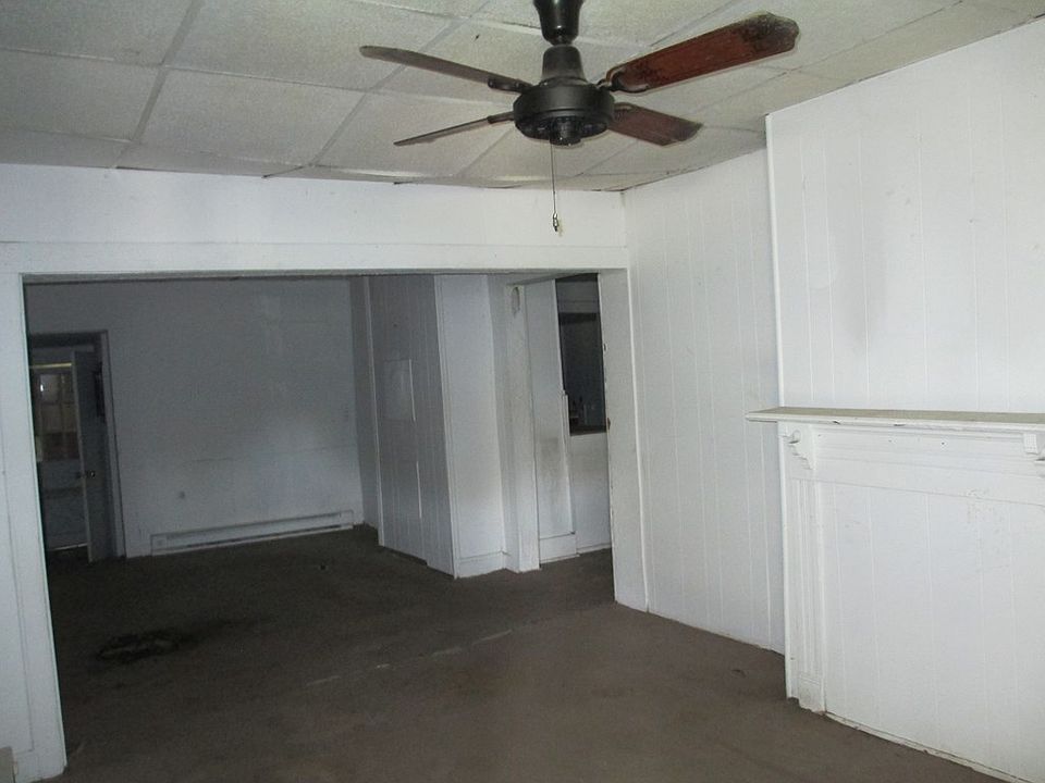 2nd image of 807 Cedar St