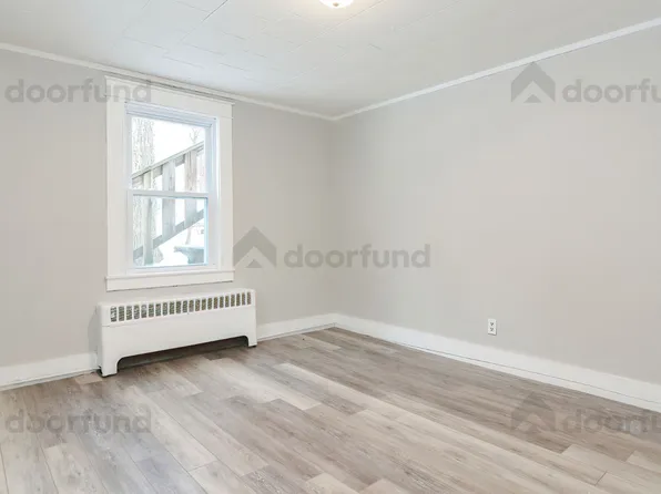 11 Pleasant St #3, Franklin, NH 03235