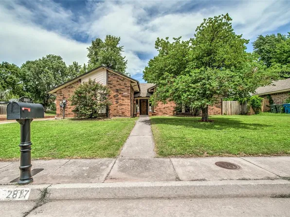 2817 Greenfield Dr, Edmond, OK 73012