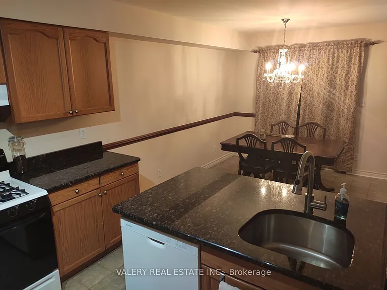 1058 Lexington Cir — Photo 34