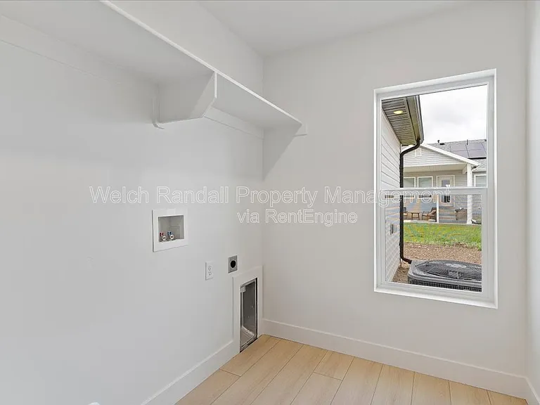 837 E 300 N — Photo 25