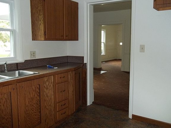 2nd image of 402 S Grove St