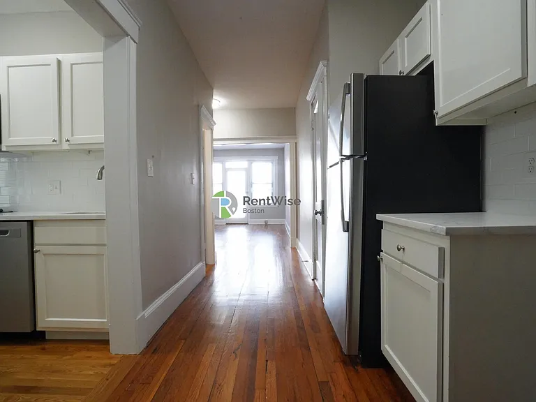 9 Carol Ave #3 — Photo 2