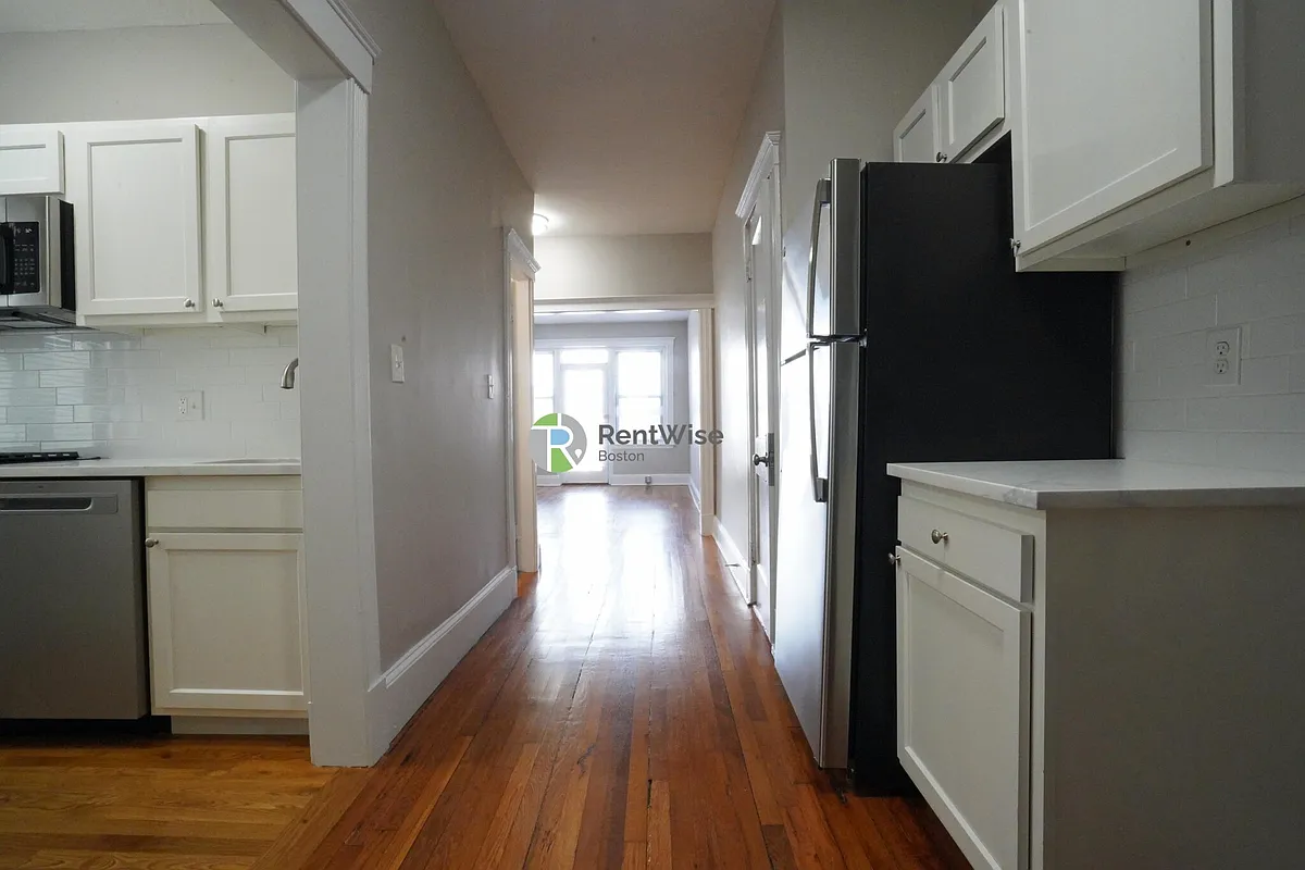Building Photo - 9 Carol Ave #3
