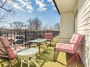 1669 Mayenne Ct APT E, Saint Louis, MO 63125