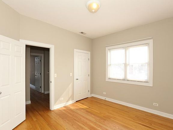 5th image of 3709 N Southport Ave #Three