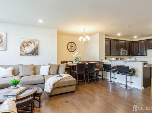 1516 E Hudson Cir, Highland Park, NJ 08904