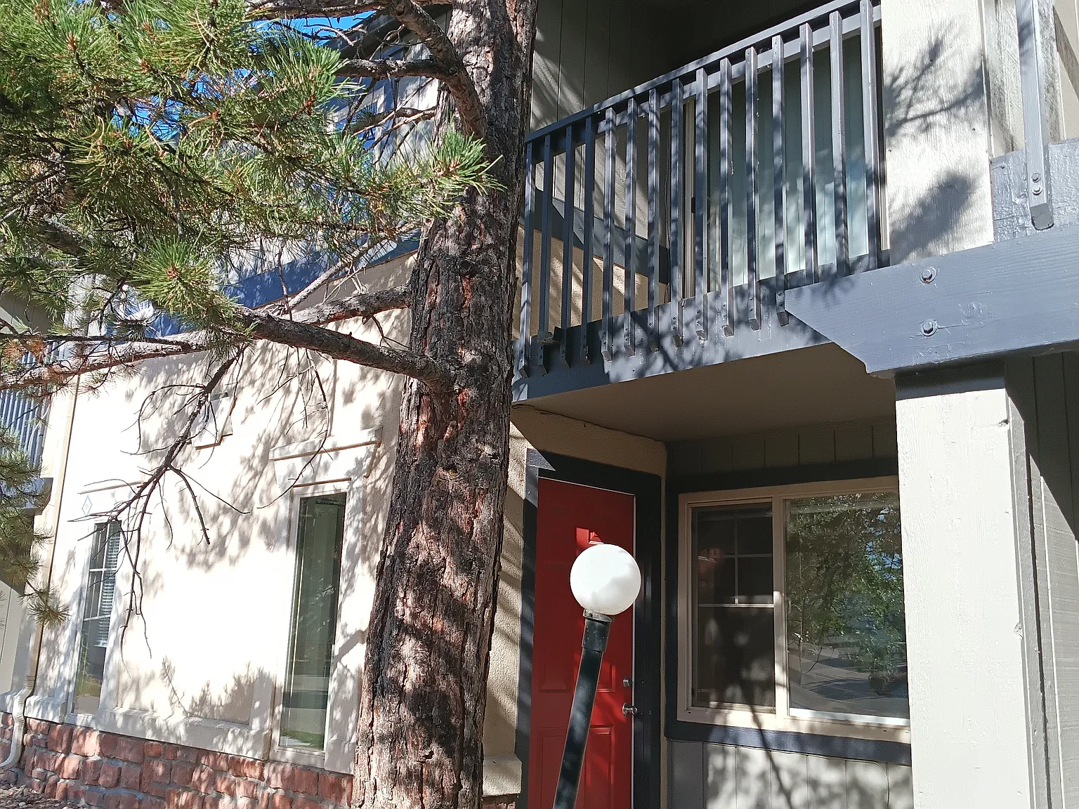 2 bed, 1.5 bath, 1044 sqft, $2,650 — Photo 2