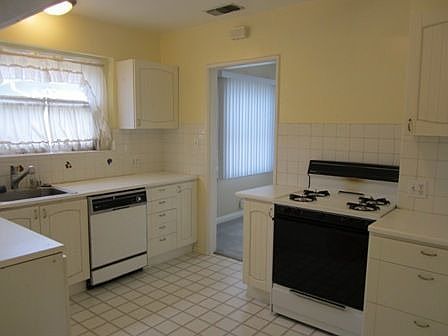 Arinco-houseです 18241 Friar St, Reseda, CA 91335 | Zillow