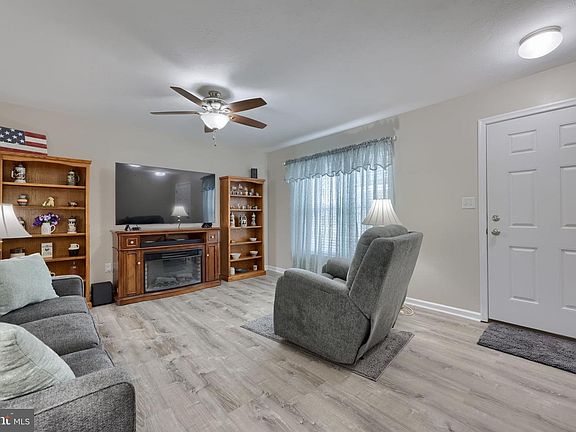 4th image of 226 N Alpine Dr