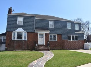 985 Northfield Rd, Woodmere, NY 11598