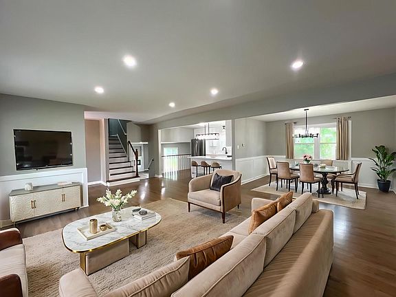 5th image of 5115 Roberta Ln