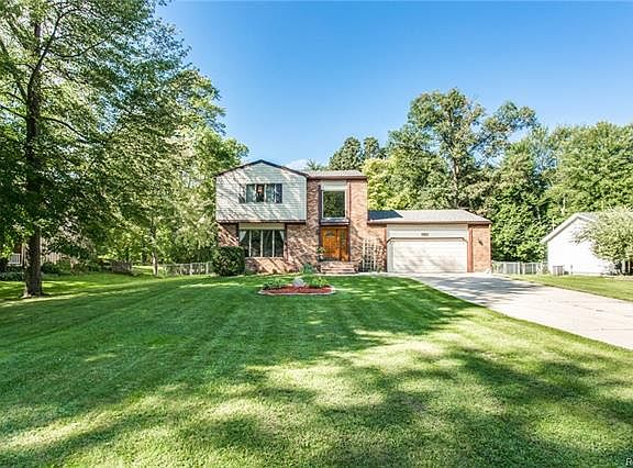 3rd image of 4782 Westwood Dr
