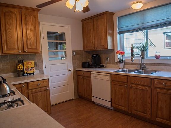 5th image of 2620 Greenfield Ave