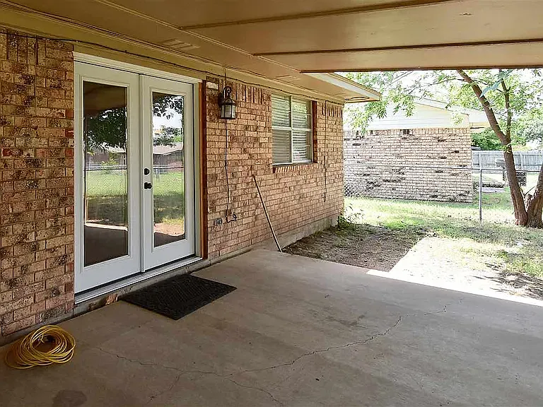 123 SE Surrey Ln — Photo 18