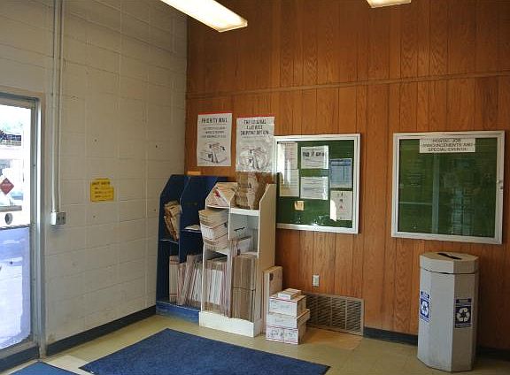 3rd image of 2286 Como Ave