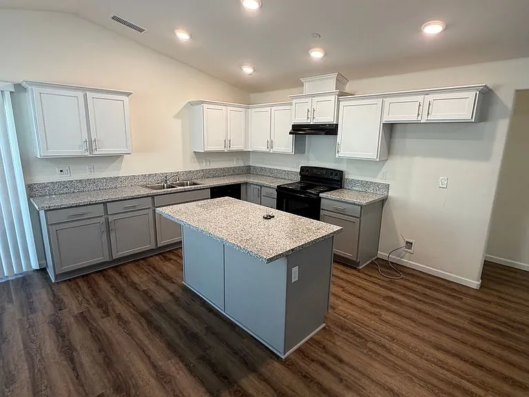 2450 W Park Dr — Photo 3