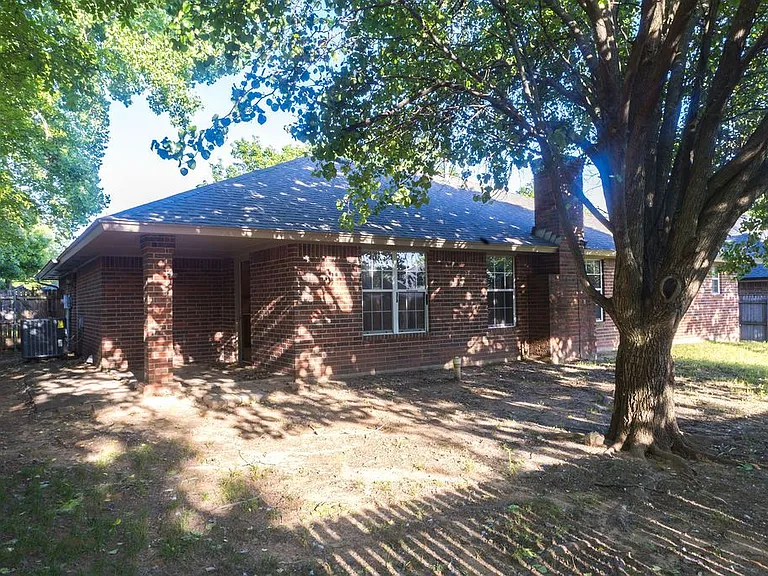 304 Eccell Ct — Photo 14