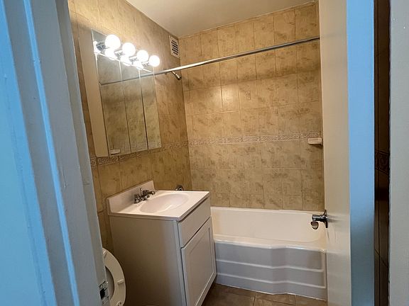 5th image of 138-1 87th Ave #228